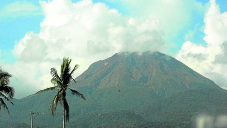 Mount Bulusan in Sorsogon is rumbling and spewing ash; Alert Level 1 has been raised