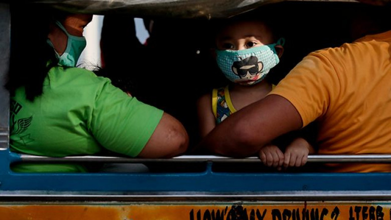 Davao City allows the voluntary wearing of face masks outside; however, masks must be worn indoors