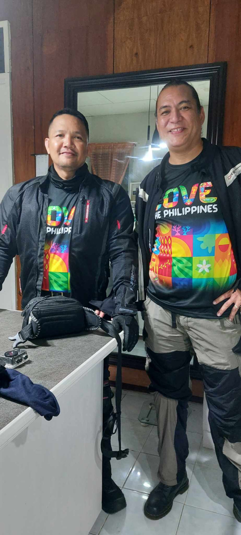 Sporting their #lovethephilippines t-shirt by https://www.facebook.com/RMBArtColours
