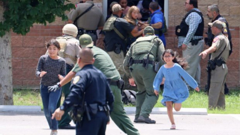 Investigators question delayed police response in Texas school shooting